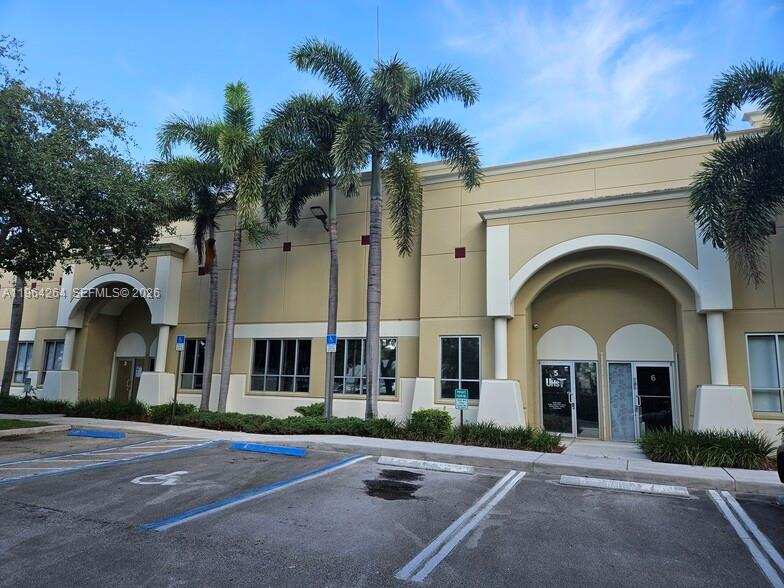 10220 W State rd 84 # 11, Davie FL 33324