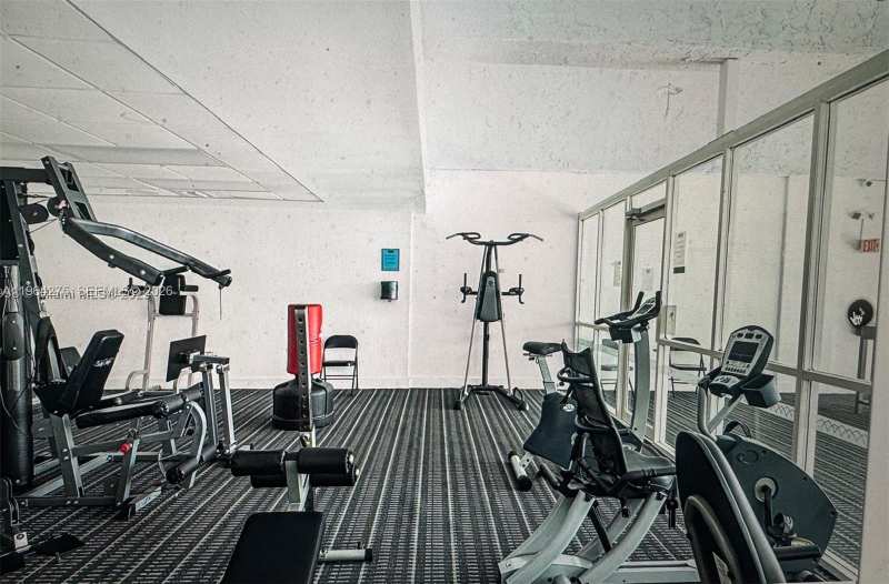 496 NW 165th St Rd # 614, Miami FL 33169