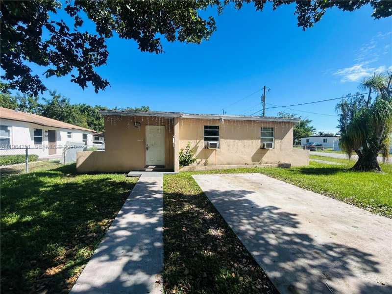 17645 SW 104th Ave, Miami FL 33157