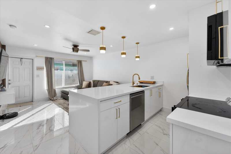 883 NE 33rd Street, Oakland Park FL 33334