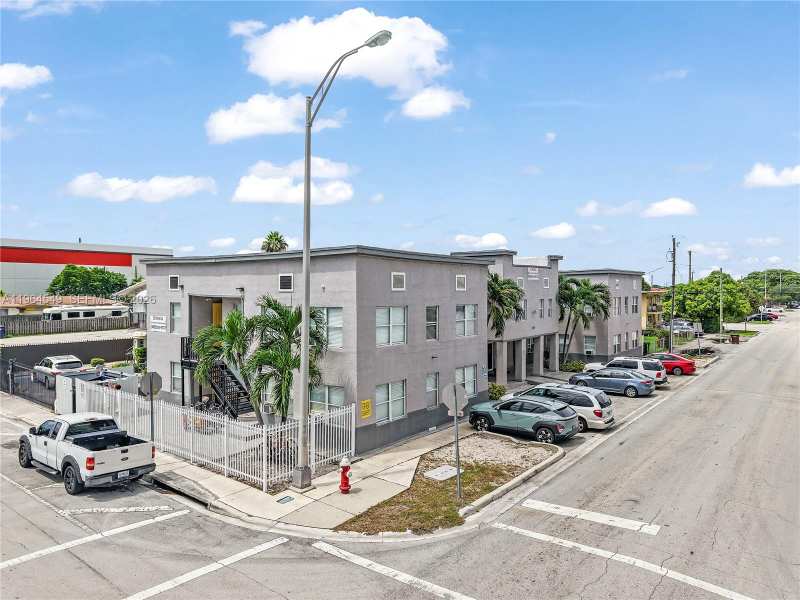 508 W 1st Ave, Hialeah FL 33010