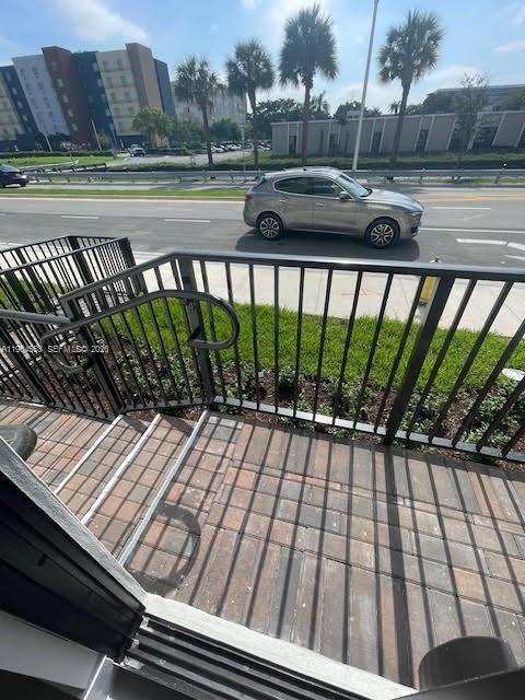 8167 NW 41st St # 111, Doral FL 33166