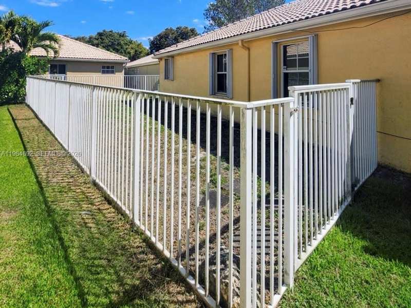4309 Pine Ridge Ct, Weston FL 33331