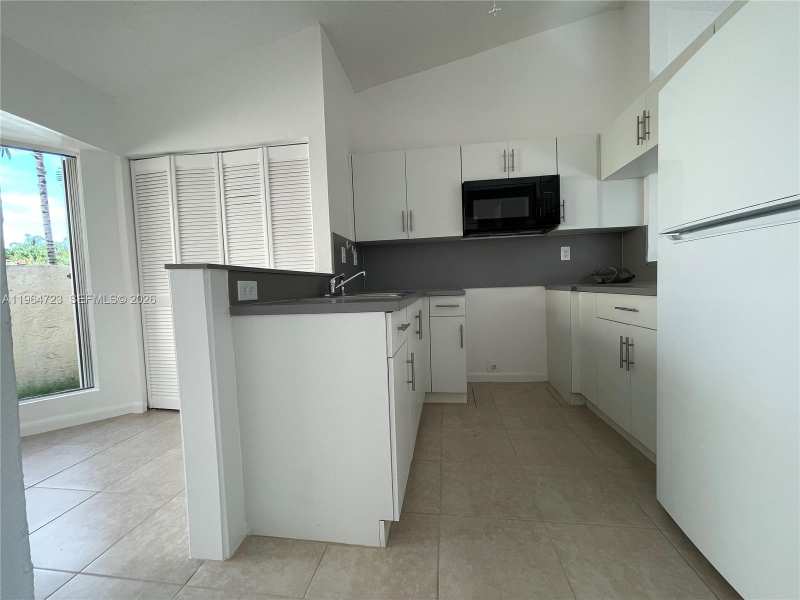 1210 San Remo Cir, Homestead FL 33035