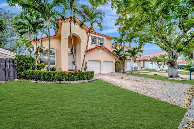 10880 NW 58th Ter, Doral FL 33178