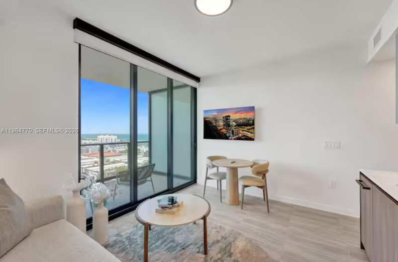 580 72 # 1713, Miami Beach FL 33141