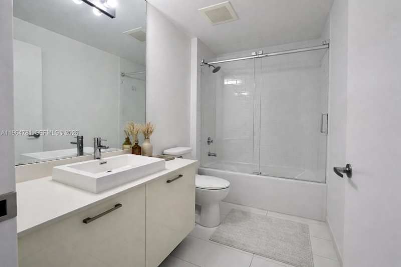 151 SE 1st St # 1501, Miami FL 33131