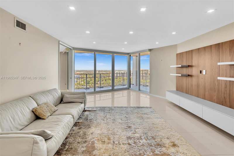 4000 Towerside Ter, Miami FL 33138