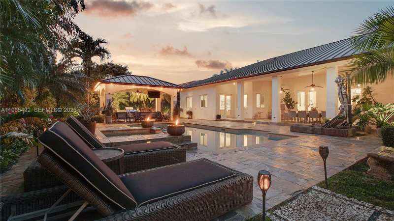 8050 SW 175th St, Palmetto Bay FL 33157