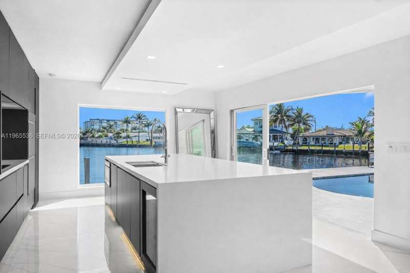 670 SE 7th Ave, Pompano Beach FL 33060
