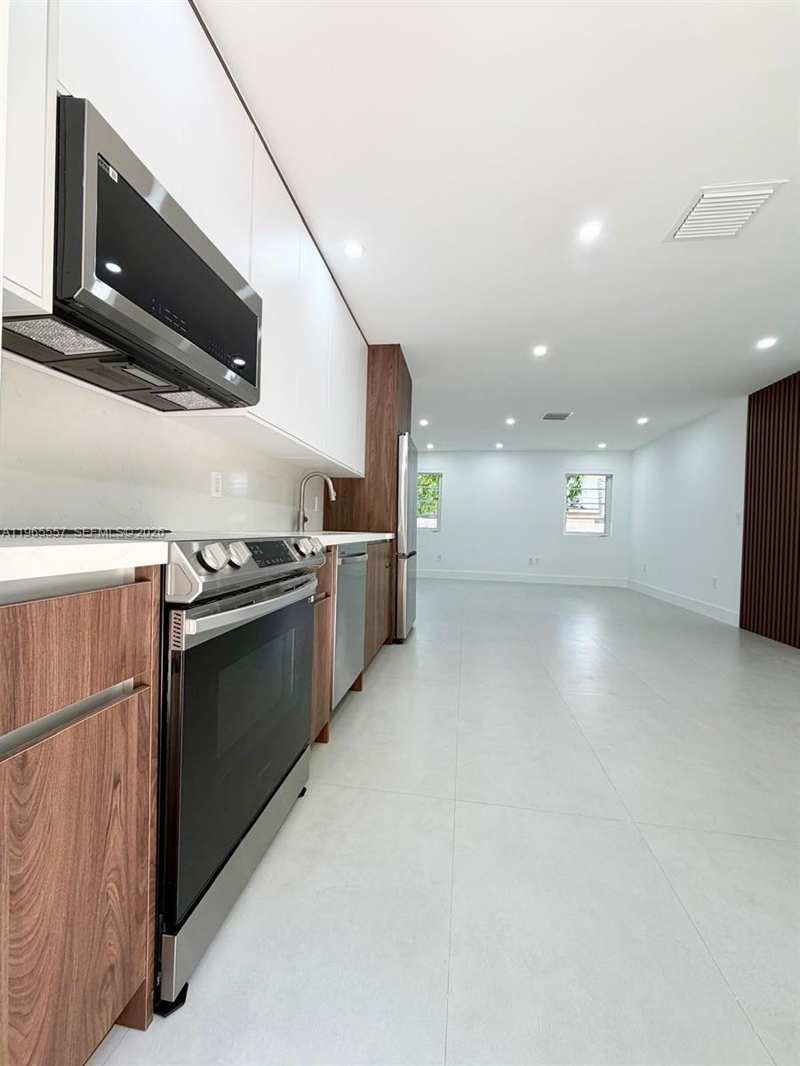 524 NE 65th St # 2, Miami FL 33138