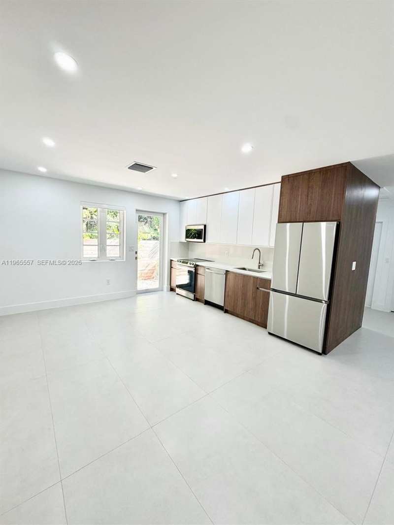 524 NE 65th St # 2, Miami FL 33138