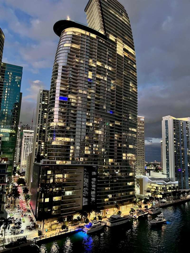 475 Brickell Ave # 1715, Miami FL 33131