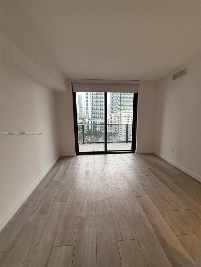 45 SW 9th St # 1004, Miami FL 33130