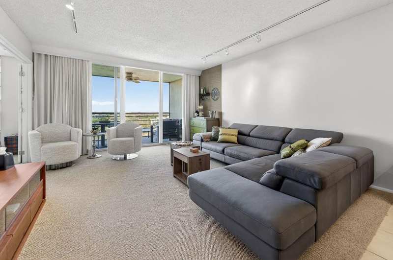 575 Oaks Lane # 1002, Pompano Beach FL 33069