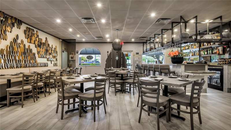 2220 N University Dr, Sunrise FL 33322