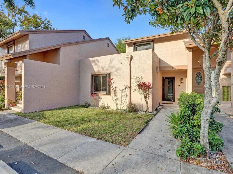 6 Chestnut Cir, Cooper City FL 33026