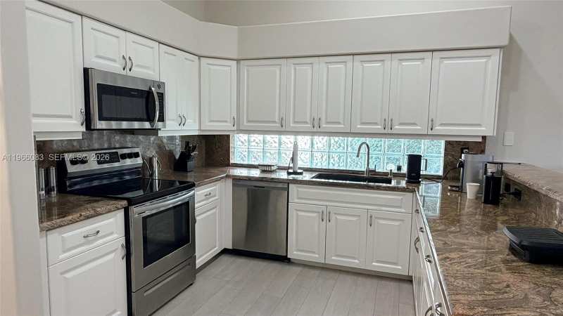 582 Spinnaker, Weston FL 33326