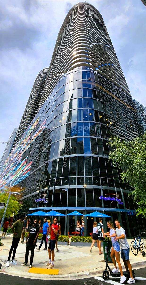 45 SW 9th St # 2108, Miami FL 33130