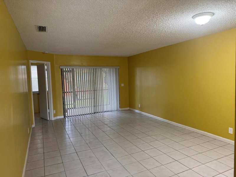 2541 NW 56th Avenue # 19, Lauderhill FL 33313
