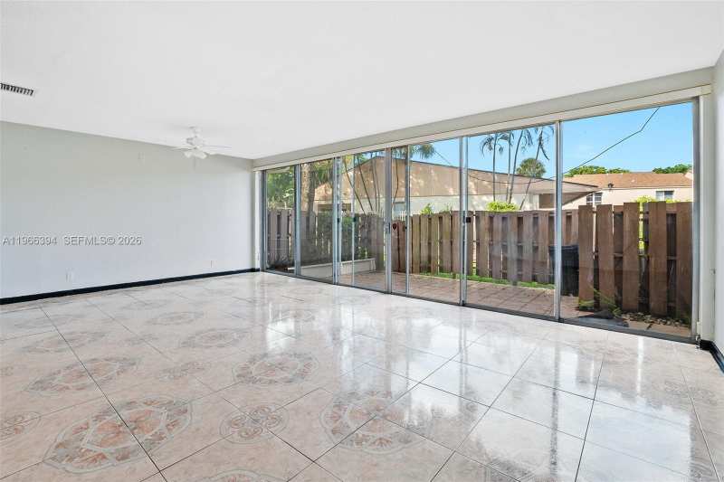 833 NW 82nd Ave # 6, Plantation FL 33324