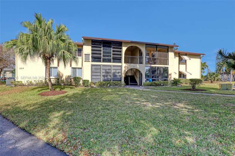 337 Pine Ridge Cir # 2, Green Acres FL 33463
