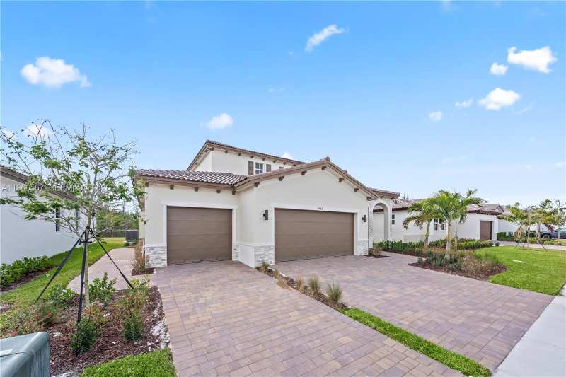 2442 SE 30th St # 2442, Homestead FL 33035