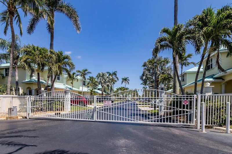 117 Barefoot Cove, Hypoluxo FL 33462
