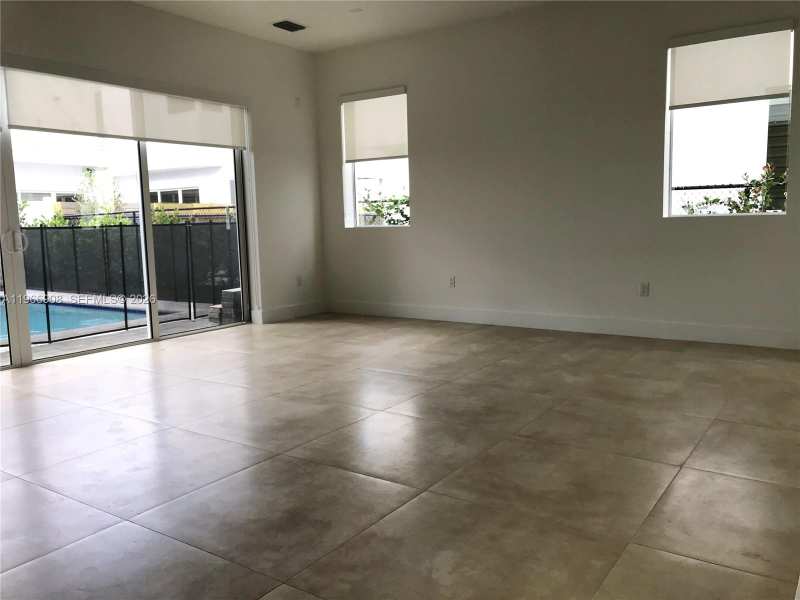 10055 NW 75th St, Doral FL 33178