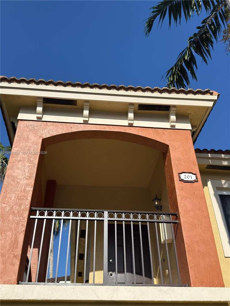 930 NE 34th Ave # 201, Homestead FL 33033