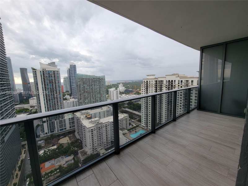 45 SW 9th St # 3404, Miami FL 33130