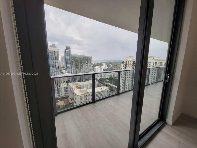45 SW 9th St # 3404, Miami FL 33130