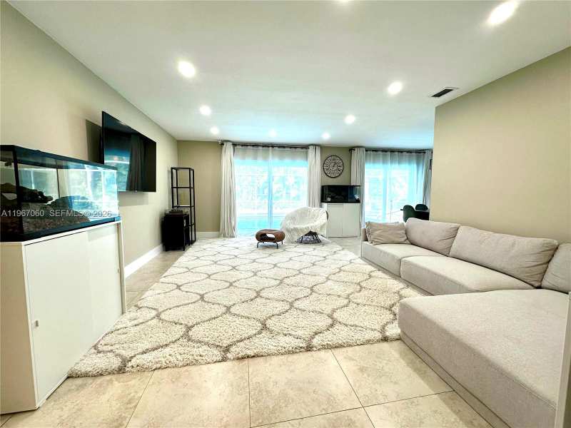 8203 NW 37th St, Coral Springs FL 33065