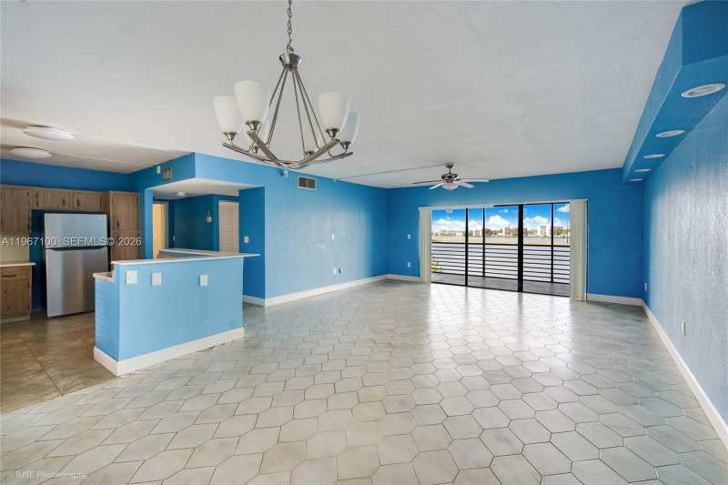 471 Ives Dairy Rd # 3, Miami FL 33179