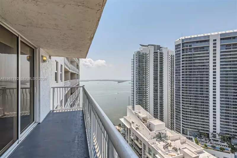 1200 Brickell Bay Dr # 3923, Miami FL 33131