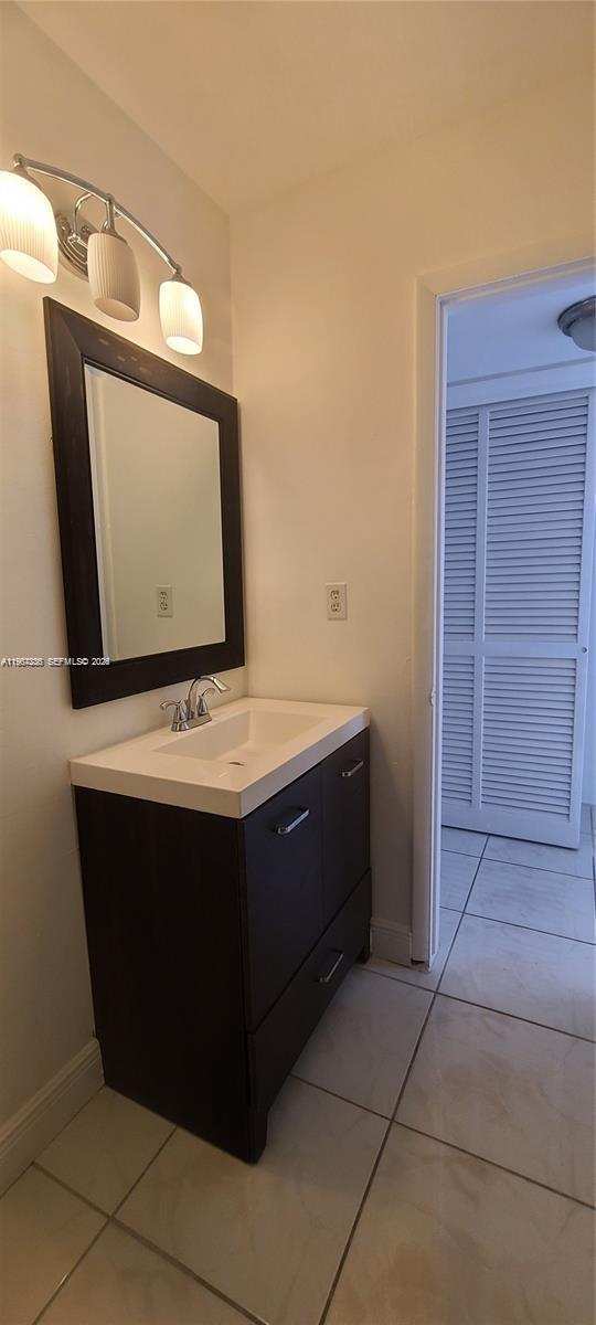 1540 NE 191st St # 207, Miami FL 33179