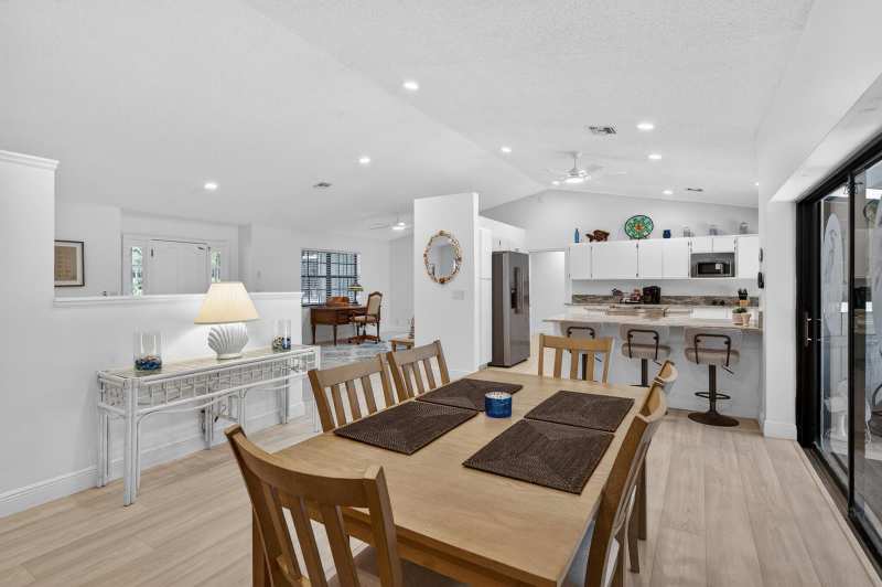 8166 N 155th Place, Palm Beach Gardens FL 33418