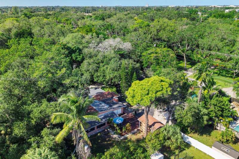 1760 NE 144th St, Miami FL 33181