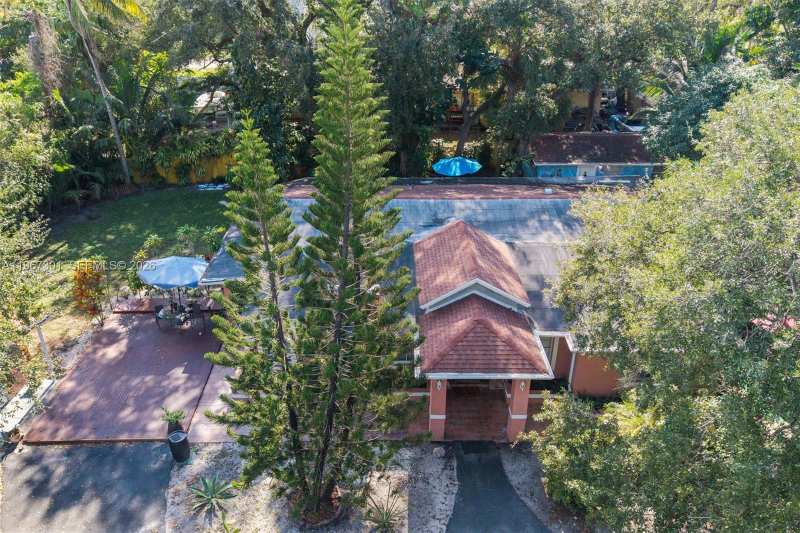 1760 NE 144th St, Miami FL 33181