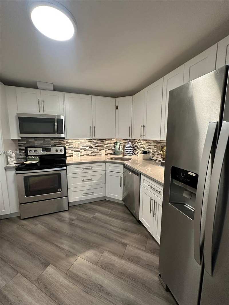 2750 NE 183rd St, Aventura FL 33160