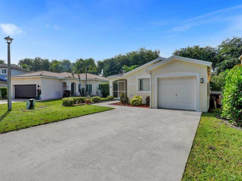 1245 SW 46th Way, Deerfield Beach FL 33442