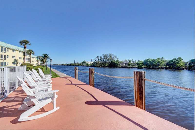 17 Colonial Club Drive # 205, Boynton Beach FL 33435