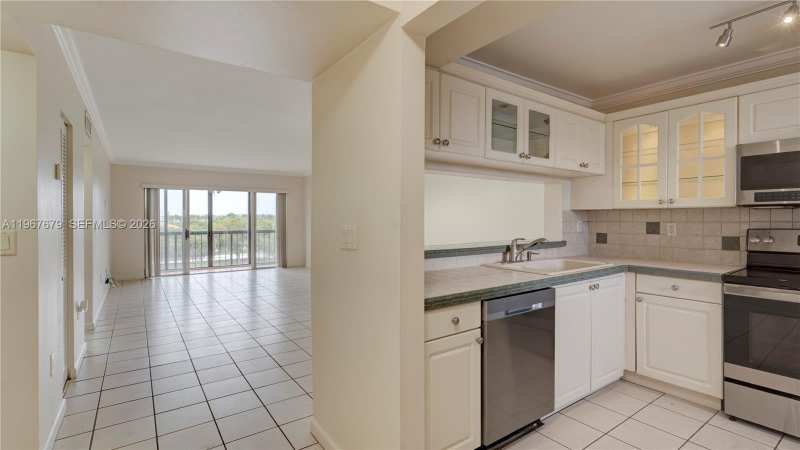 10155 NW 9th St Cir # 401, Miami FL 33172