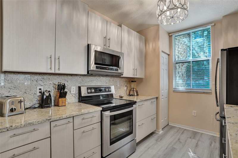 2421 NE 65th St # 202, Fort Lauderdale FL 33308