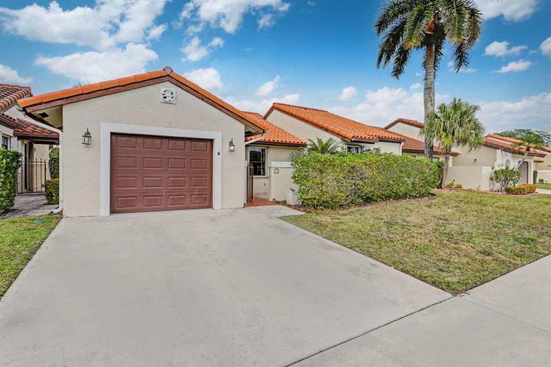 17 Columbia Court, Deerfield Beach FL 33442