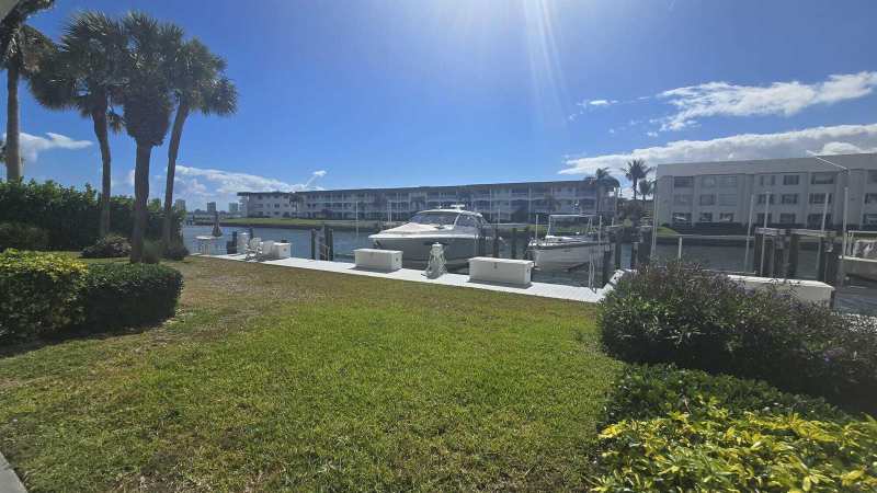 104 Paradise Harbour Boulevard # 114, North Palm Beach FL 33408