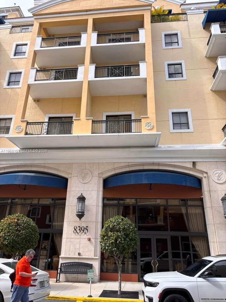 COLONNADE AT DADELAND SW