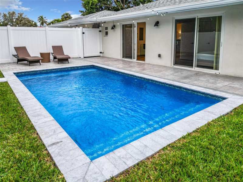 2100 NE 45th Street # 1, Fort Lauderdale FL 33308