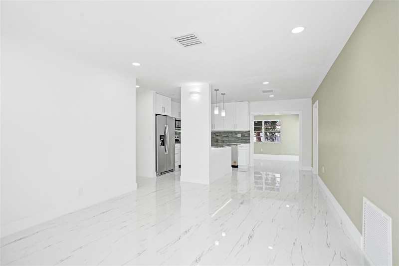 1437 SW 1st Avenue, Deerfield Beach FL 33441