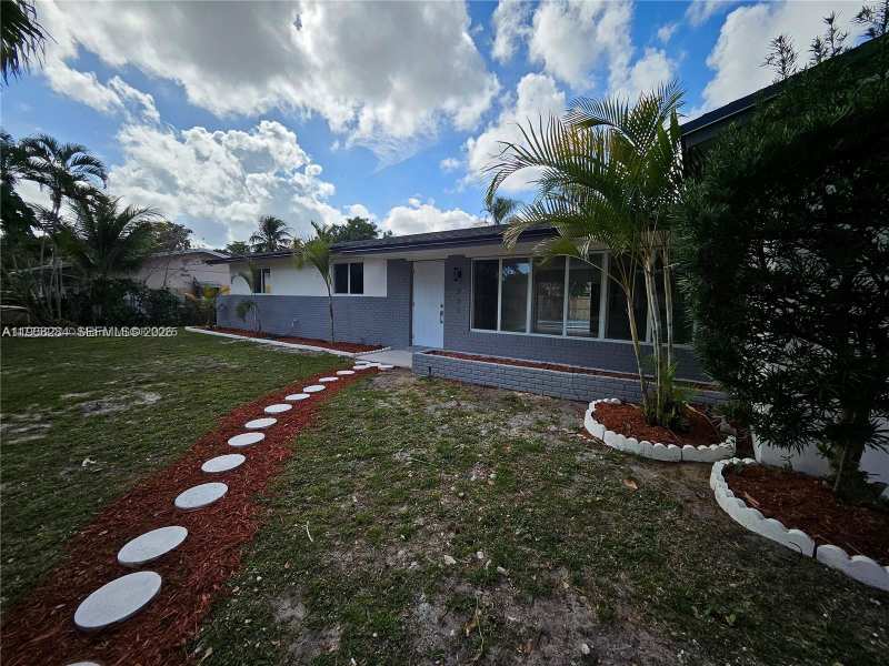 221 SW 53rd Ave, Plantation FL 33317